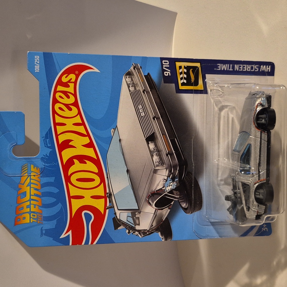 D4  Hot Wheels  Back to the Future Delorean hover mode
